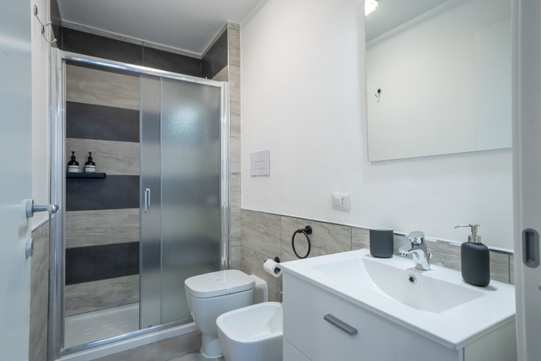 Bathroom 5, Bovio Boutique Sudio Apartment, Napoli