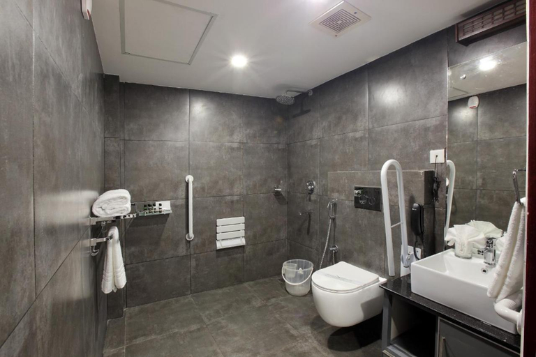 Bathroom, Sreevalsam Residency, Kulanada, Pathanamthitta