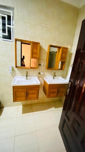 Bathroom 3, Nimaro Courts Entebbe, Entebbe