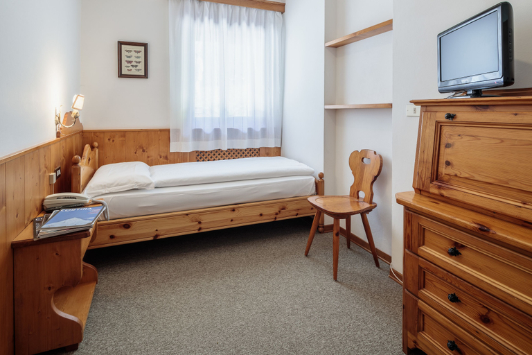 Bedroom 5, Hotel Al Larin, Belluno