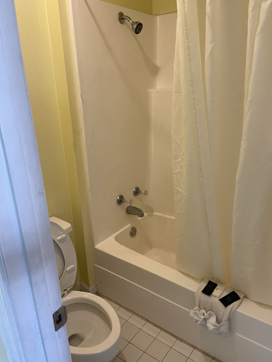 Bathroom 3, COVERED BRIDGE INN & SUITES, Blount