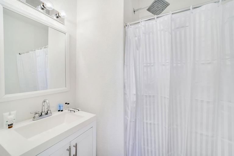 Bedroom 4, Treehouse Hotel, Miami-Dade