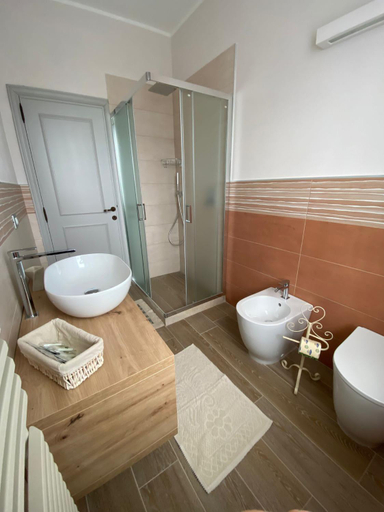Shower 4, Casa Vacanze la Pineta, Siena