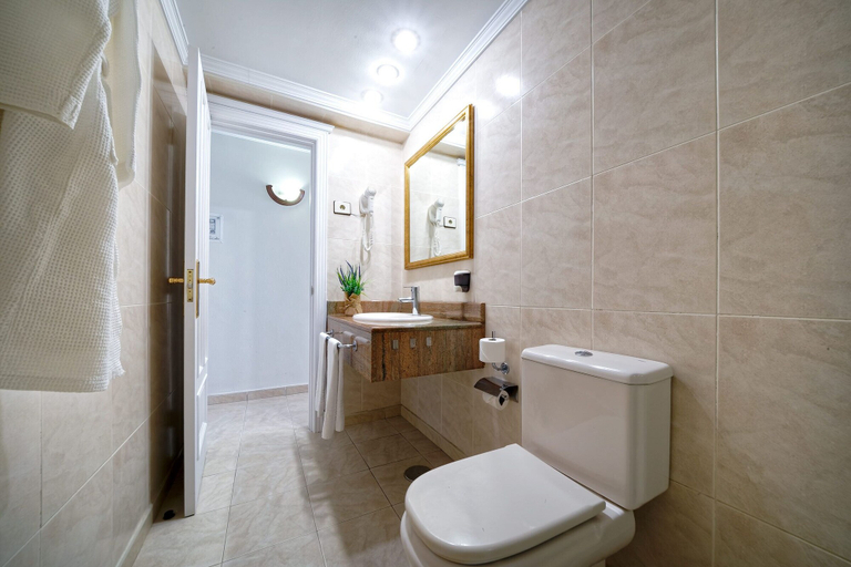 Bathroom 5, LABRANDA Los Cocoteros, Las Palmas