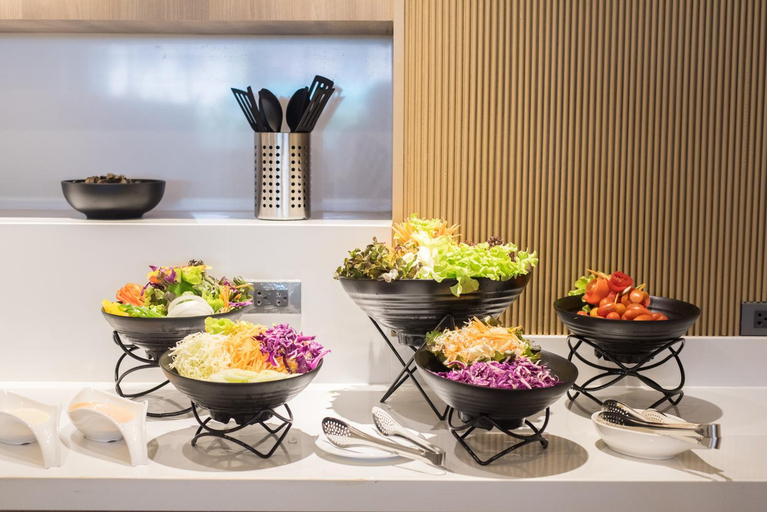 Food & Drinks 15