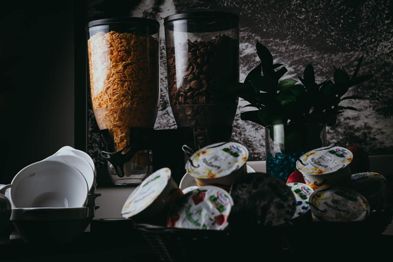 Food & Drinks