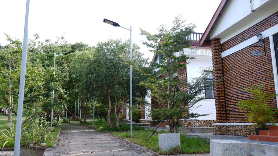 Exterior 6