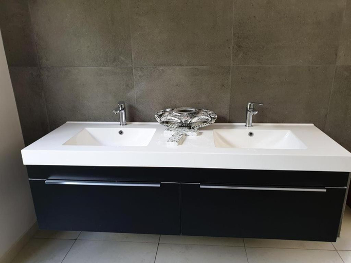 Bathroom 3, Crocodile Sands River Lodge, Ehlanzeni
