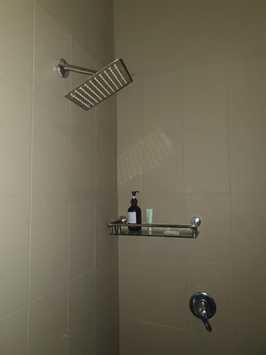 Bathroom 5, Serendib Suites and Conference Center, Blantyre City