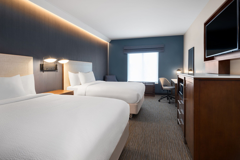 Bedroom 3, Courtyard by Marriott Seattle SeaTac Airport, SeaTac