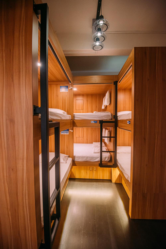Bedroom 3, Bluewaters Pods 38 Hongkong St, Singapore