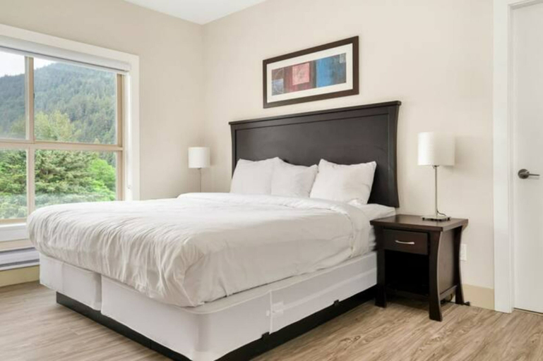 Bedroom 4, 3BR Lakeside Dream Penthouse, Fraser Valley