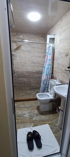 Bathroom, Fraish air boutige, Quba