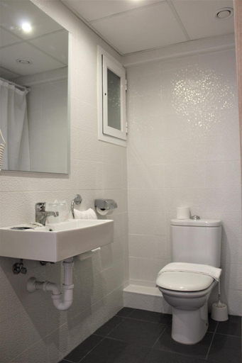 Bathroom 4, Hotel Marbel, Baleares