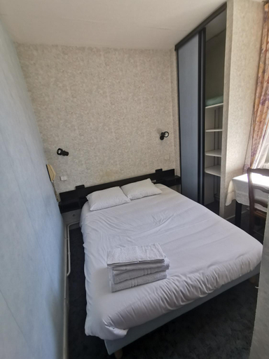 Bedroom 3, hotel le tourisme, Hautes-Alpes
