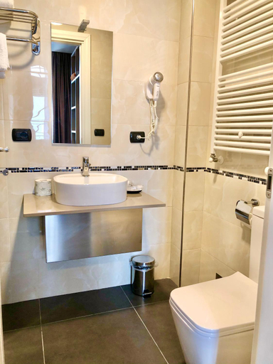 Bathroom 4, Hotel Folen, Milano