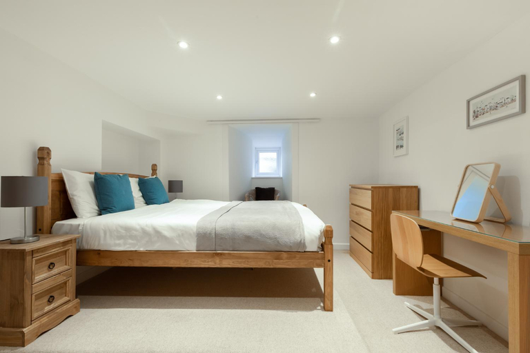 Others 3, Private Garden & Parking, Walk to Beach & Town, Cornwall
