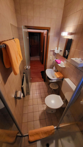 Bathroom 3, La Locanda Ristorante Pizzeria Garni, Garmisch-Partenkirchen