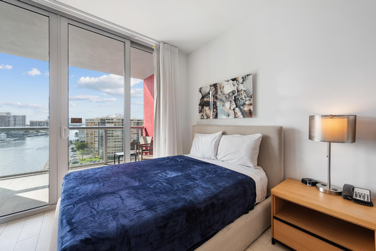 Water View Building With Pool - 5-Min Walk To The Beach - Cozy Studios, Broward