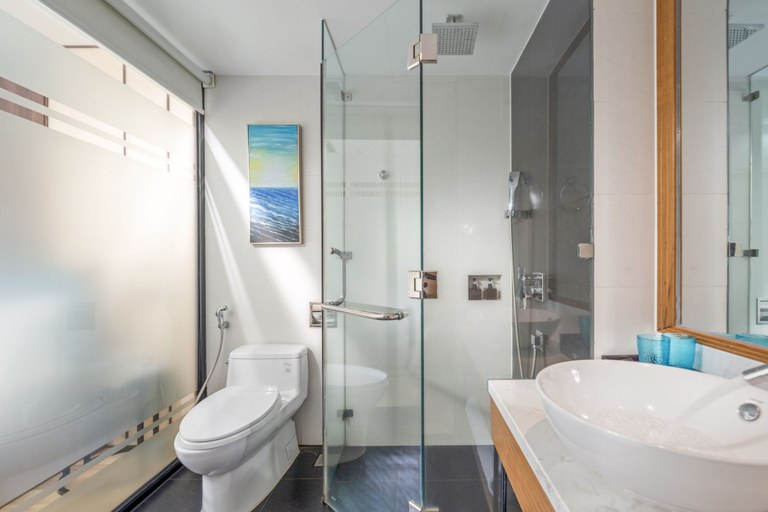 Bathroom 4, Brilliant Majestic Hotel, Da Nang