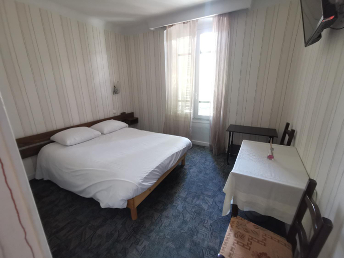 Bedroom 1, hotel le tourisme, Hautes-Alpes