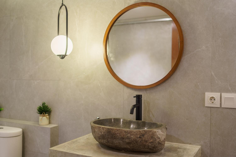 Bathroom 16
