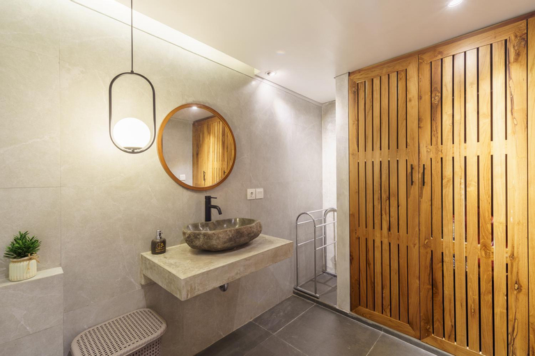 Bathroom 13