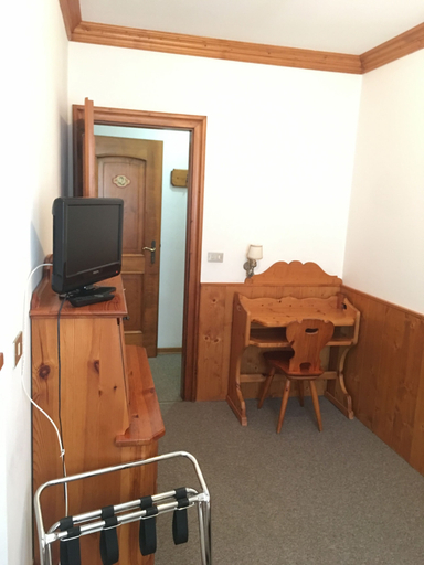 Bedroom 5, Hotel Al Larin, Belluno