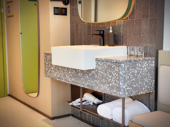 Bathroom, lyf Xian Dayanta by Ascott, Xi'an