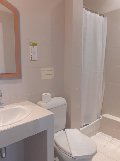 Bathroom 4, Hotel P.L.M., Alpes-Maritimes