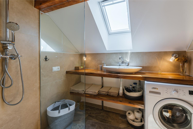 Bathroom 4, Pr'Jernejc Agroturism, Radovljica