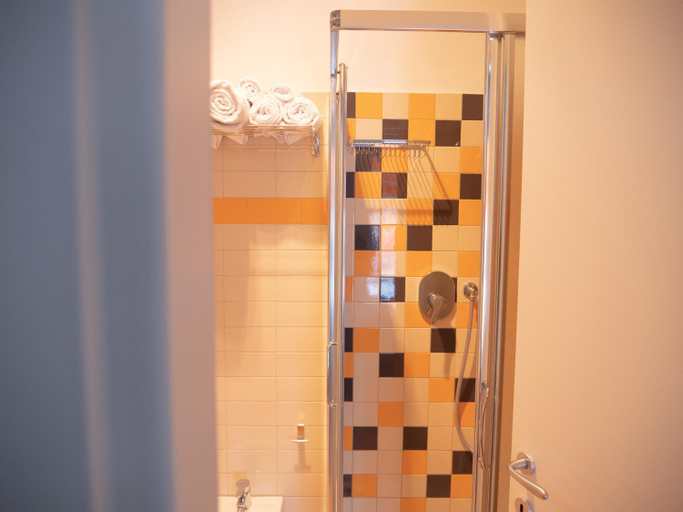 Bathroom 3, Hotel Liliana, Savona