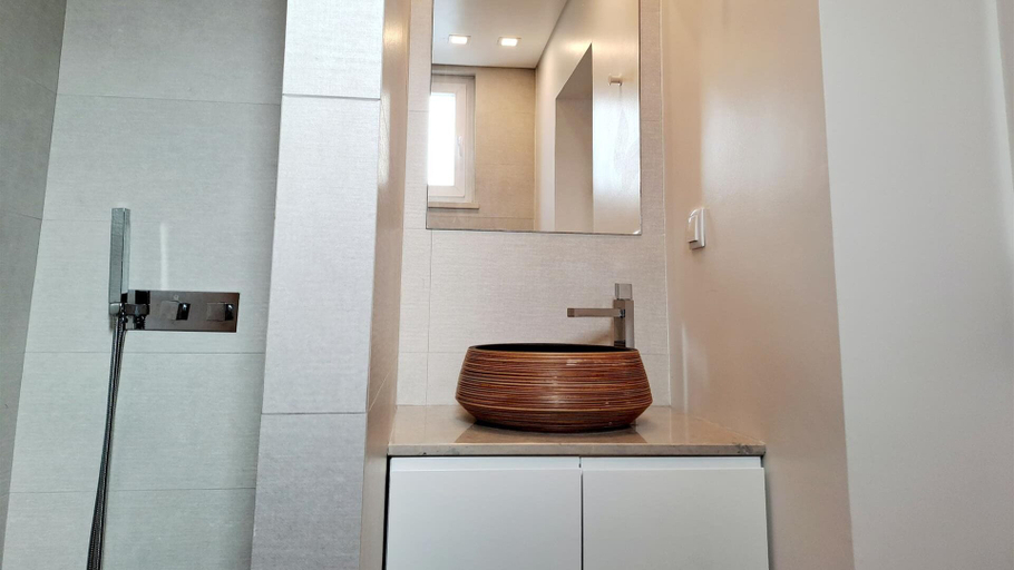 Bathroom 4, SurfSoul B&B, Peniche