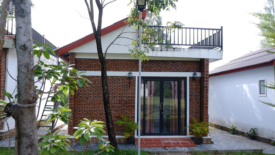 Exterior 5