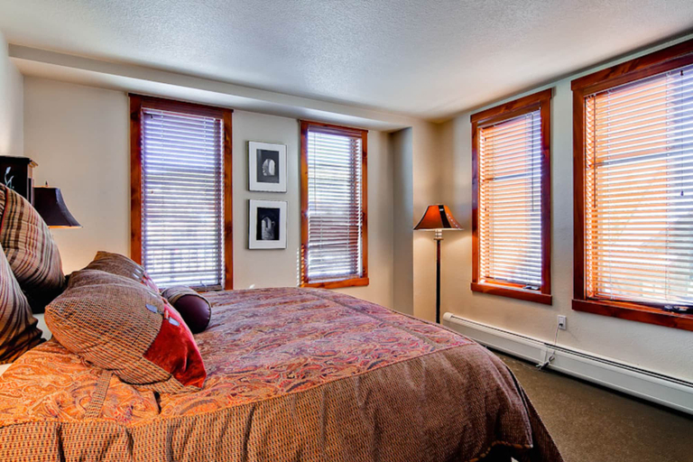 Bedroom 2, Main Street Station, Summit