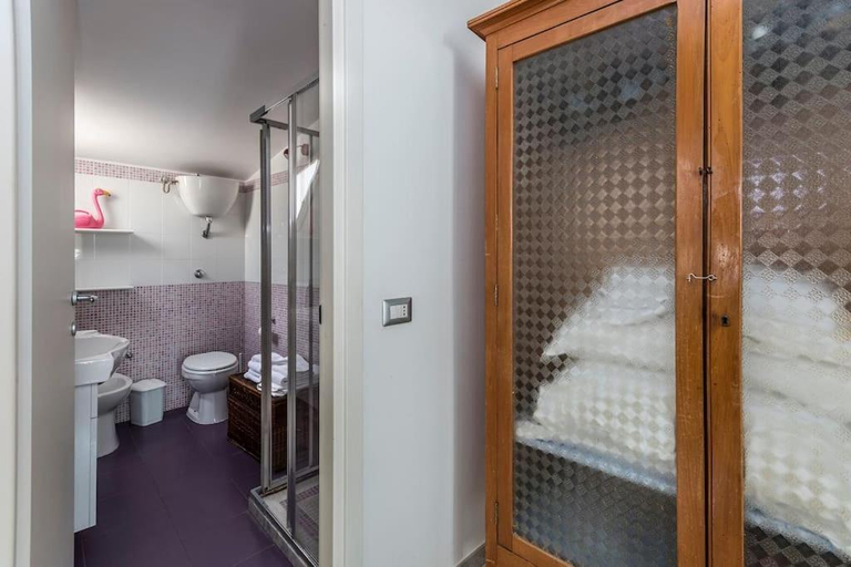 Bathroom 2, Panorama Apartment in the historic center, Napoli