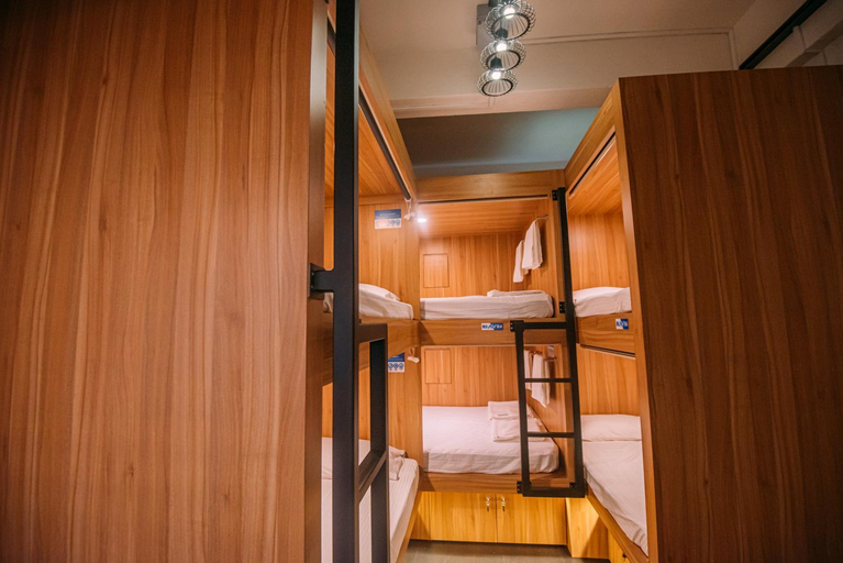 Bedroom 4, Bluewaters Pods 38 Hongkong St, Singapore