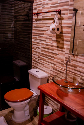 Bathroom 3, Pousada Chales Beach - Praia do Rosa, Imbituba