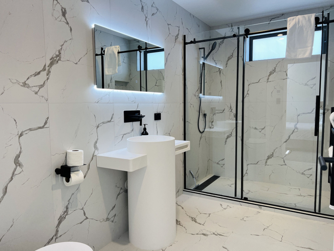 Bathroom 3, Stunning Lakeview QT Holiday House, Queenstown-Lakes