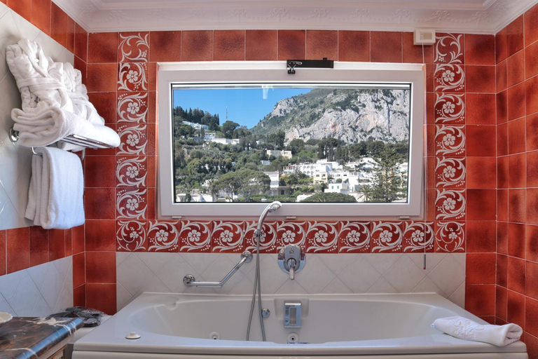 Bathroom 5, Hotel Quisisana, Napoli
