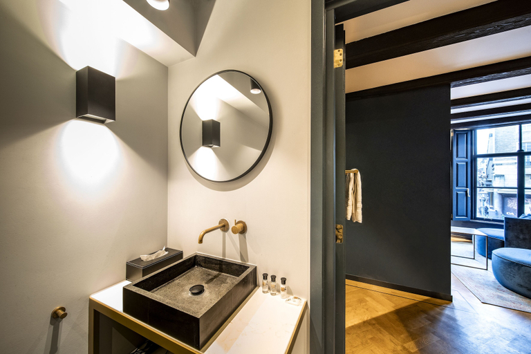 Bathroom 4, CTY Books, Leiden