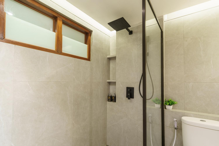 Bathroom 11