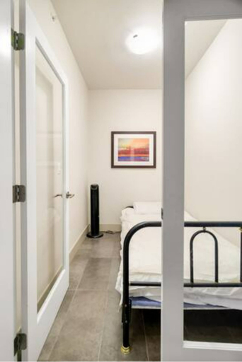 Bedroom 2, Scenic 3BR Penthouse Suite, Fraser Valley