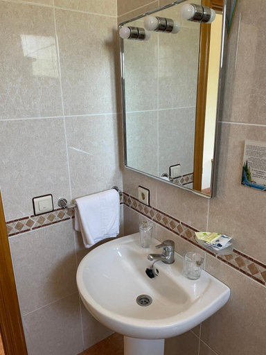 Bathroom 4, Hotel La Canada, Burgos