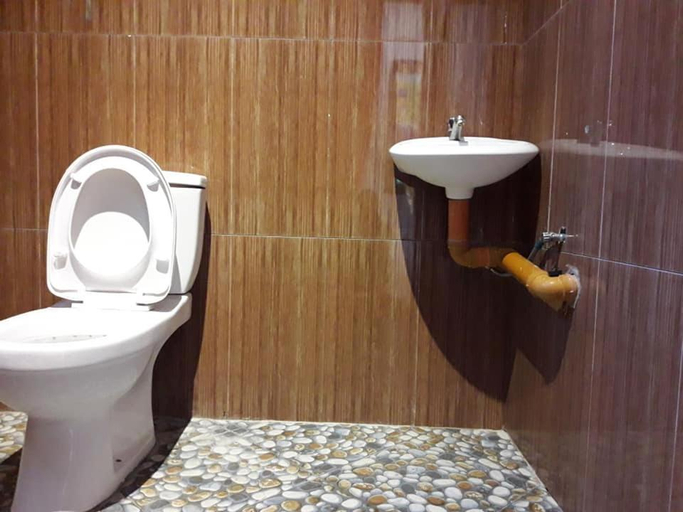 Bathroom 5, General Luna Homestays, General Luna