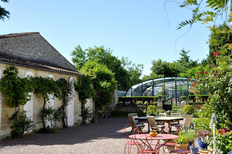 Others 4, Le Puits Sainte Claire, Charente-Maritime