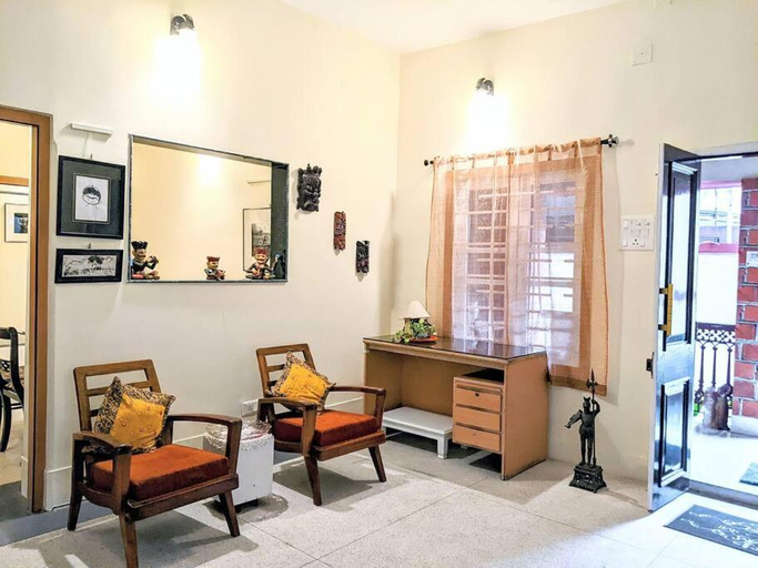 Others 5, Disharee 51A, Kolkata