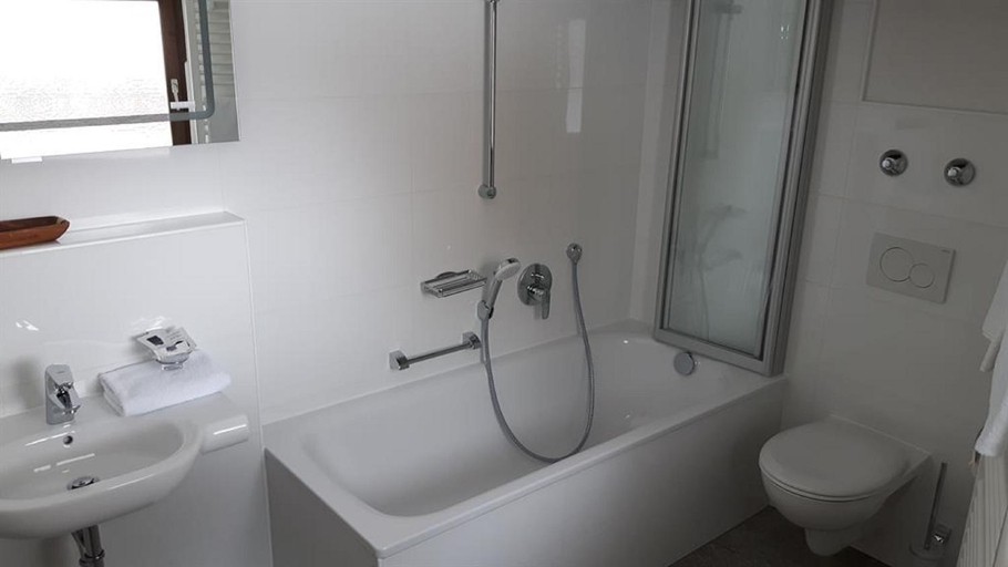 Bathroom 4, Gasthof & Hotel Zur Post, Garmisch-Partenkirchen