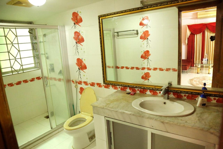 Bathroom 4, Hotel Heaven Inn, Dhaka
