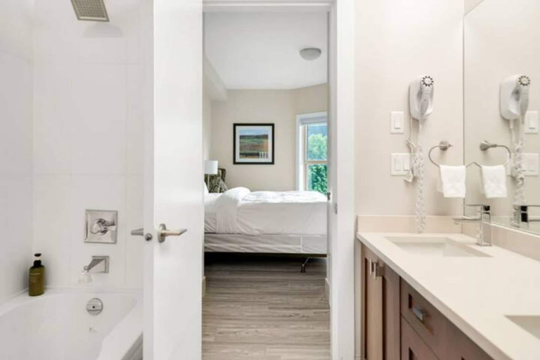 Bathroom 4, Penthouse Lake Home 3BR Amazing View, Fraser Valley